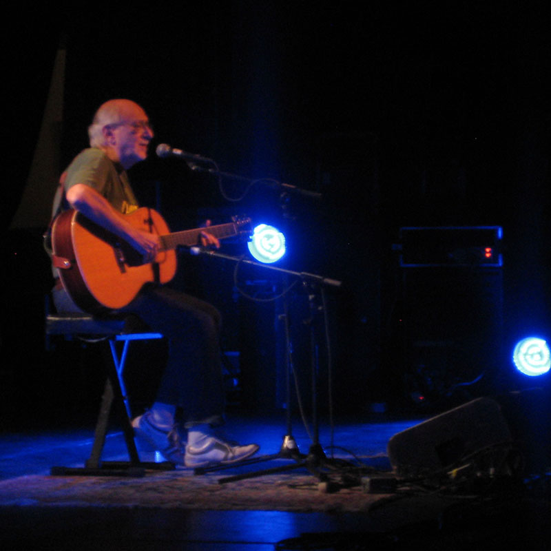 Peter Yarrow perfoms at the 45th annual Kent State Fok Festival